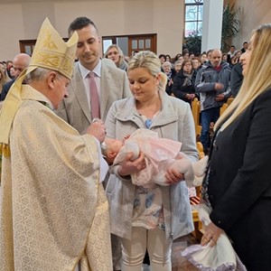 Biskup Gorski krstio sedmo dijete obitelji Jukić